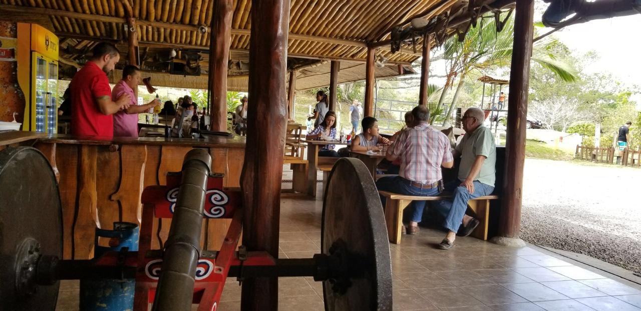 Hotel Hacienda El Rodeo Vueltas Ngoại thất bức ảnh